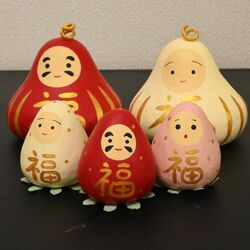 宇都宮「あかり舎」発の個性派だるま　手のひらサイズ、癒やし系の姿で人気上昇　新年の初午・花市で爆売れも