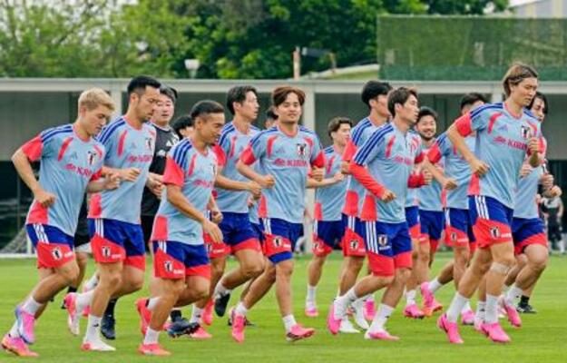 事前合宿で調整する久保(中央)ら日本代表=モンテレイ近郊(共同)