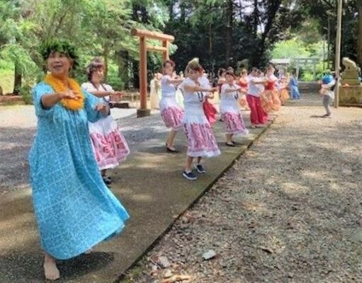 大田原神社で４年ぶりに奉納されたフラダンス