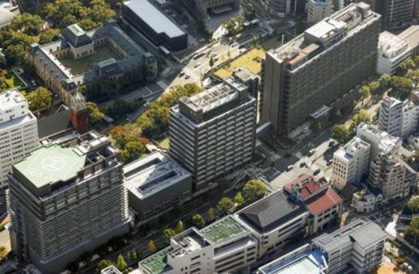 兵庫県庁。右奥から、本庁舎1号館、2号館、議場棟、3号館=神戸市中央区