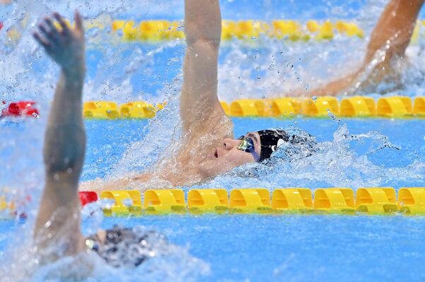 男子200メートル個人メドレーで５位となった松下の背泳ぎ＝東京アクアティクスセンター