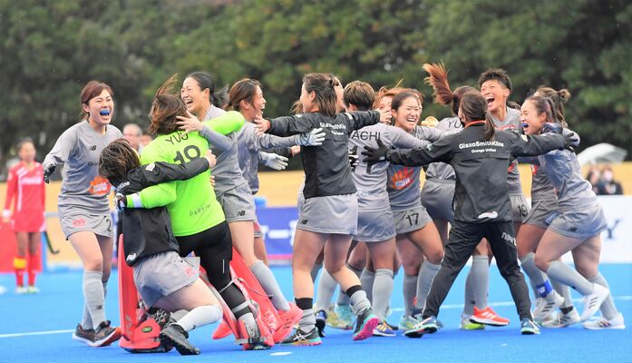 ＳＯ戦で初優勝を決め、歓喜の輪をつくるＧＳＫの選手たち