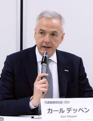 　記者会見するアーチオンのカール・デッペンＣＥＯ＝１日午後、東京都中央区
