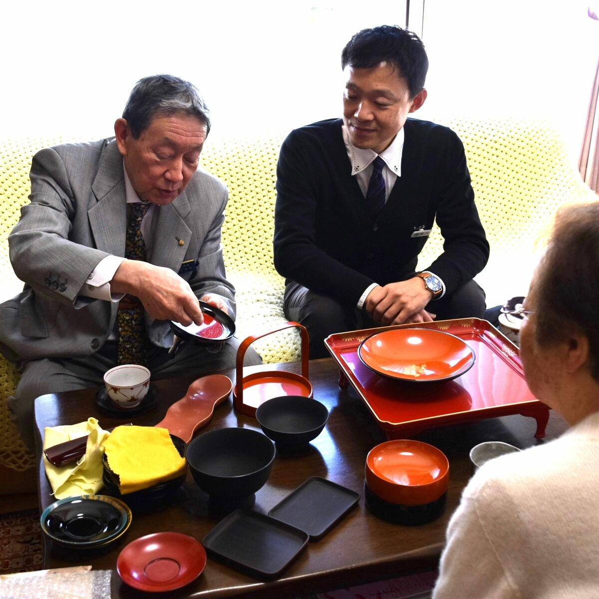 伝統つないで」「いつまでも待つ」と激励 輪島塗再建へ福田屋が訪問
