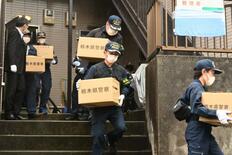 指示役夫婦の部屋捜索