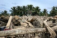 【インドネシア豪雨１カ月】無数の流木、消えた集落
