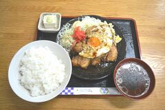 【グルメ探訪】ご飯が進む秘伝のたれ　チャー玉定食　唐揚げ 定食 ラーメン 喜作（小山）
