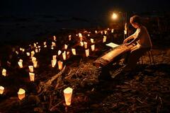 北海道、三船遭難事件悼み送り火