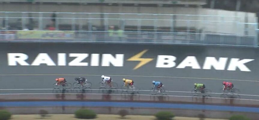雷神バンクの愛称で親しまれる宇都宮競輪場のレース（市公営事業所提供）