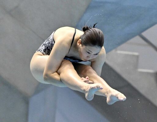 女子３メートル板飛び込み決勝　準優勝した榎本の４回目の演技＝日環アリーナ栃木屋内水泳場、広瀬華撮影