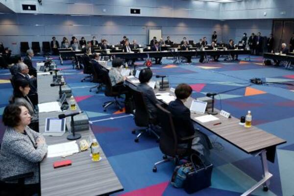 　法務省で開かれた法制審議会総会＝１２日午後