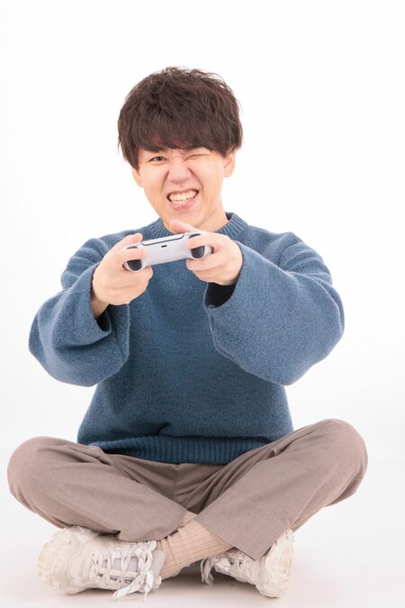 ハイテンションな実況で人気を集めるよしなまさんⓒ ＵＵＵＭ