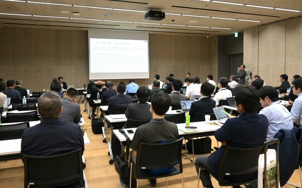 分科会「生成AIとメディア」の会場=3日午後3時半