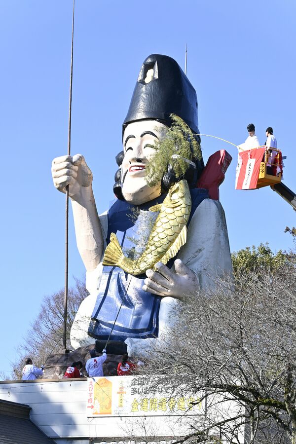 夕刊】「日本一のえびす様」きれいにすす払い 真岡の大前恵比寿神社で