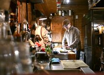 多世代の笑い声響く憩いの場　宇都宮の飲食店「古舎」店主　自由な生き方に…