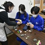 思い出振り返りながら...　馬頭中３年生が卒業式用コサージュ作り　保護…