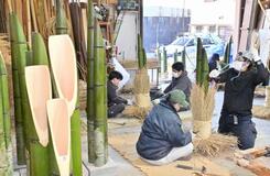 門松作り急ピッチ