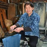 【つなぐ匠たち】黒羽藍染　色合い追求、経験が頼り