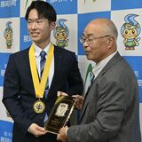 「野球で身も心も鍛えられたおかげ」かつての野球少年が技能五輪で全国優勝　故郷・那珂川町を表敬訪問