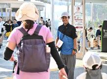 １日十数万人、接客最前線