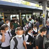 ＬＲＴで通勤通学　開業後初の平日、ホーム混み合う　朝の時間帯滞りなく