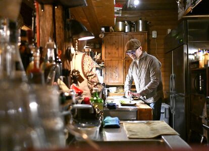 多世代の笑い声響く憩いの場 宇都宮の飲食店「古舎」店主 自由な生き方に憧れて