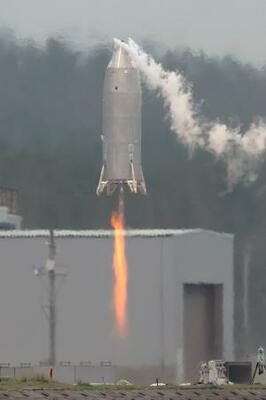 JAXAが実施した再使用ロケットの開発に向けた小型実験機「RV―X」の飛行試験=11日午前、秋田県能代市