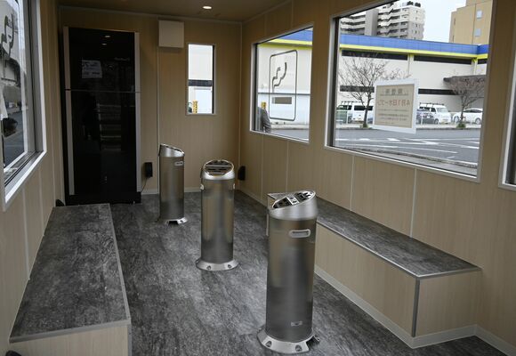 トレーラーハウス型喫煙所の室内
