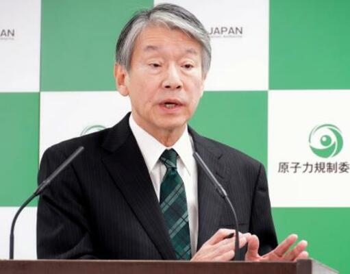 　記者会見する原子力規制委員会の山中伸介委員長＝１０日午後、東京都港区