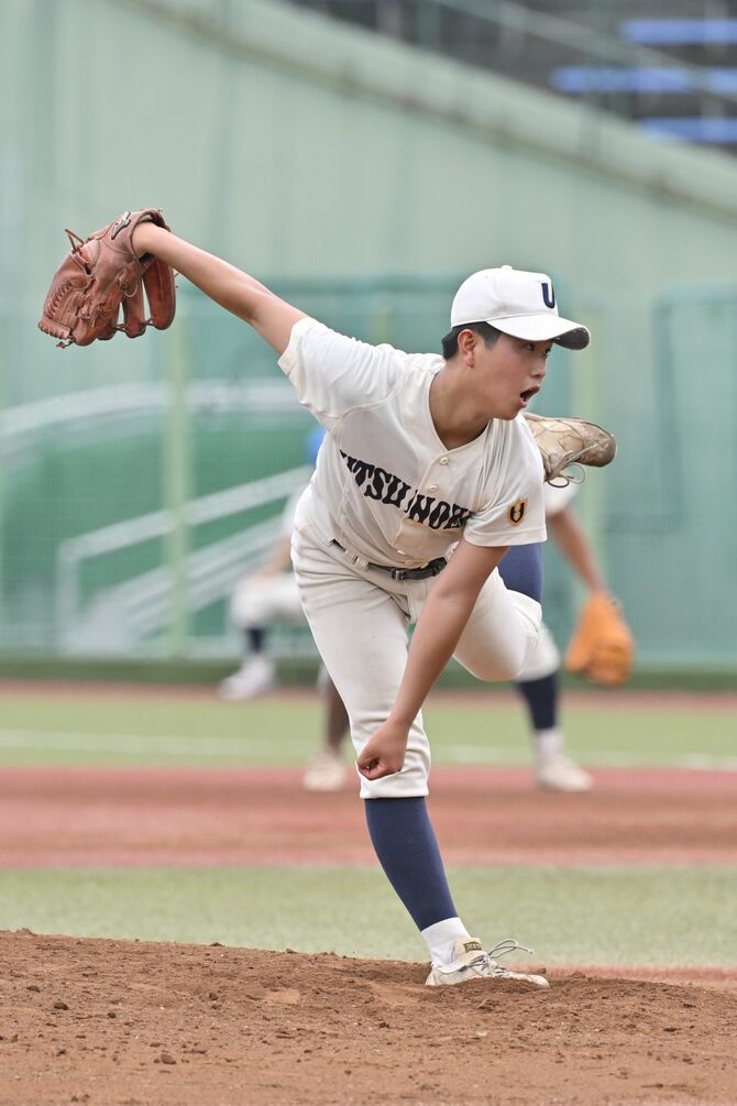 昨年夏の全国高校野球栃木大会の2回戦（矢板中央戦）で8回を投げ、2失点と力投した見目さん＝2025年7月17日、清原球場、広瀬華撮影