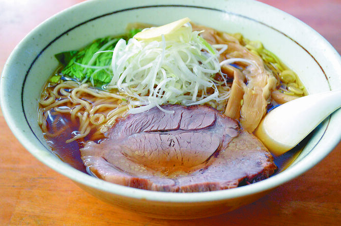 こだわりのスープと自家製麺、具材のうまみが調和した「醤油らー麺」