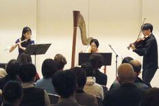 「世界遺産」近くで演奏会