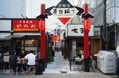 「昭和レトロな空間」　宇都宮屋台横丁がリニューアルオープン　常連客らで…