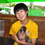 獣医師の夢へ第一歩　日光「おさるランド」で職場体験、落合中・堀口さん