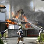 那須塩原の建物火災、民家２棟が全焼か　ゴルフ場にも延焼　近隣住民「バチ…