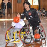 小山・下生井小児童と東京パラ銀の高松さん交流　車いすバスケ触れ「前向きで諦めず」