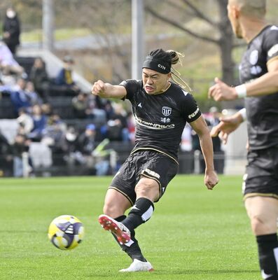 前半29分、栃木シティのＦＷ田中がシュートを放つ＝ＣＦＳ、広瀬華撮影