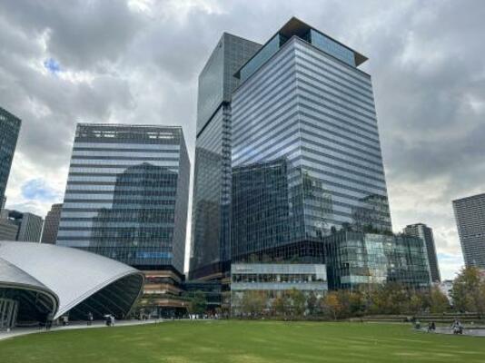 塩野義製薬本社などのオフィスが入るグラングリーン大阪=19日午後、大阪市北区