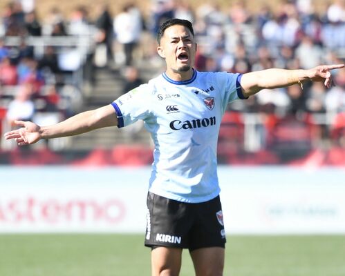 チームメートに指示する横浜のＳＯ田村（国学栃木高出）