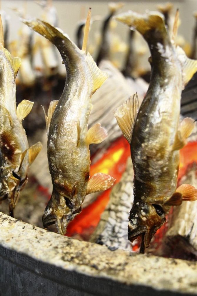清流 那珂川でとれた鮎の塩焼きや、独特の旨味の鮎の甘露煮など揃っています。