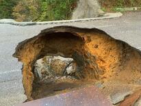 金沢市で道路陥没、けが人なし