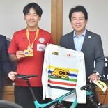 ブリッツェン沢田　宇都宮市長にマウンテンバイクXCO優勝を報告