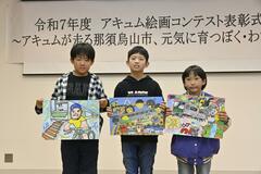 市の２０年、歴代車両描く　