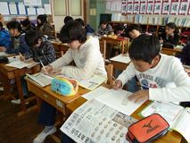 見出し付けに挑戦／鹿沼市南摩小
