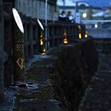 栃木・巴波川を幻想的に彩る竹灯り　来年２月まで点灯　模様さまざま80個設置