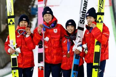ジャンプ混合団体で日本「銅」