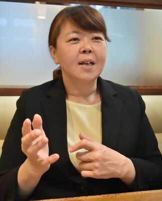 幼少期に指導した鏡への期待を語る舩越さん＝壬生町内