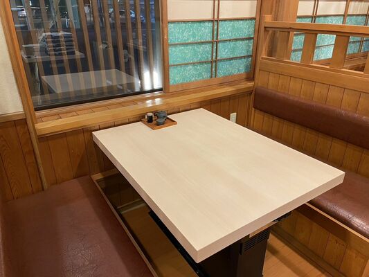 「鰻の成瀬　小山店」の店内