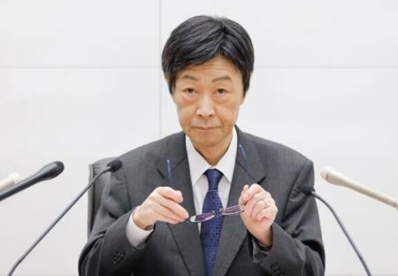 政策金利を1・0%程度に引き上げることを決めた金融政策決定会合を終え、記者会見に臨む日銀の内田真一副総裁=16日午後、日銀本店