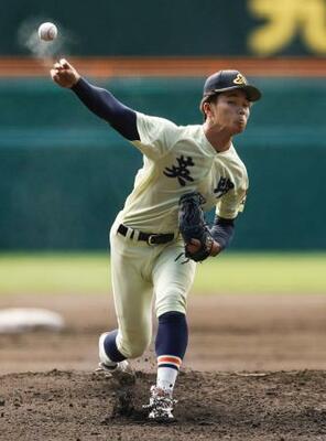東北戦に先発した英明・松本倫=甲子園